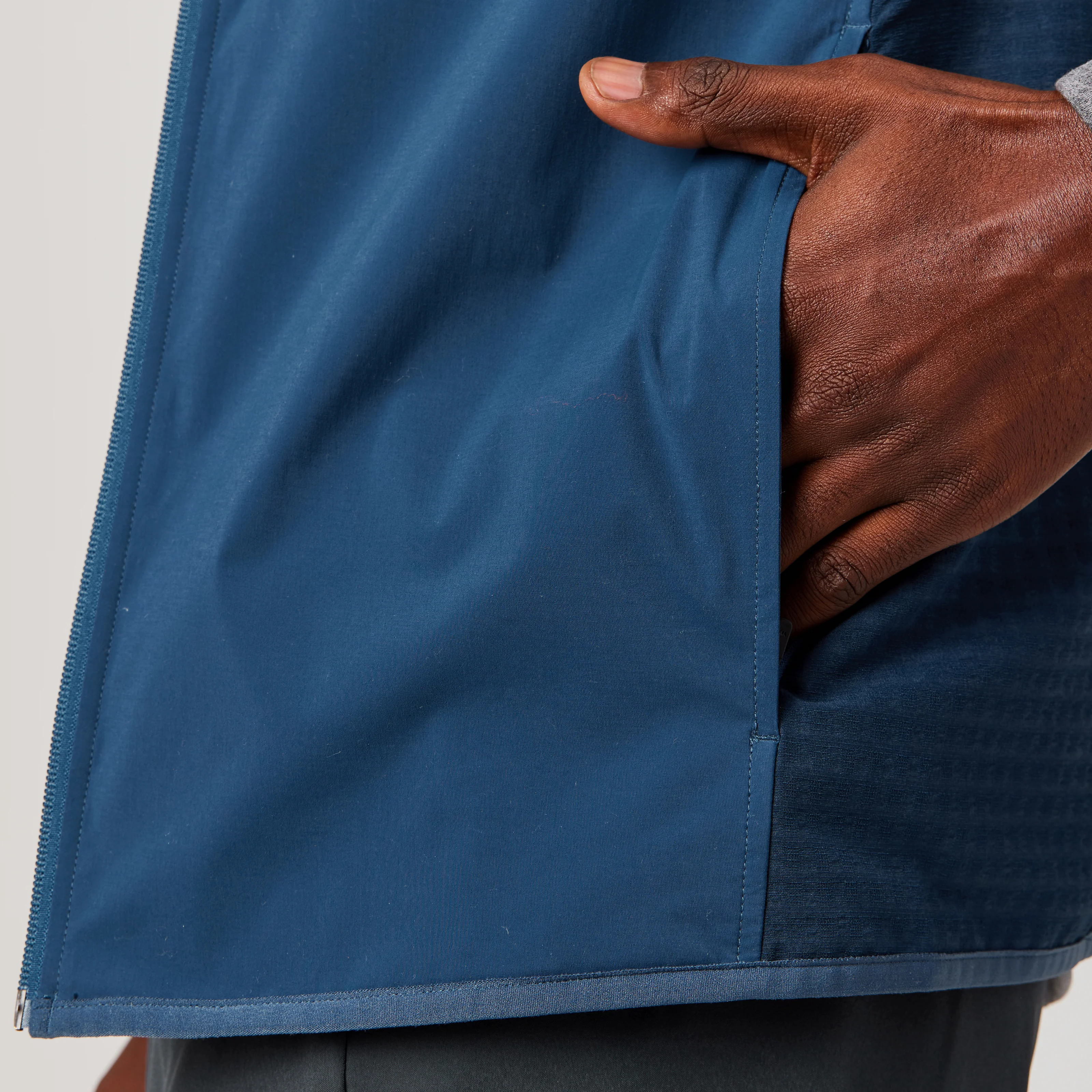 Men's Trail Wind Vest - Image 5